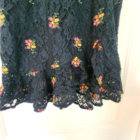 Zara Lace Floral Skirt (28) - Picture 3 of 6